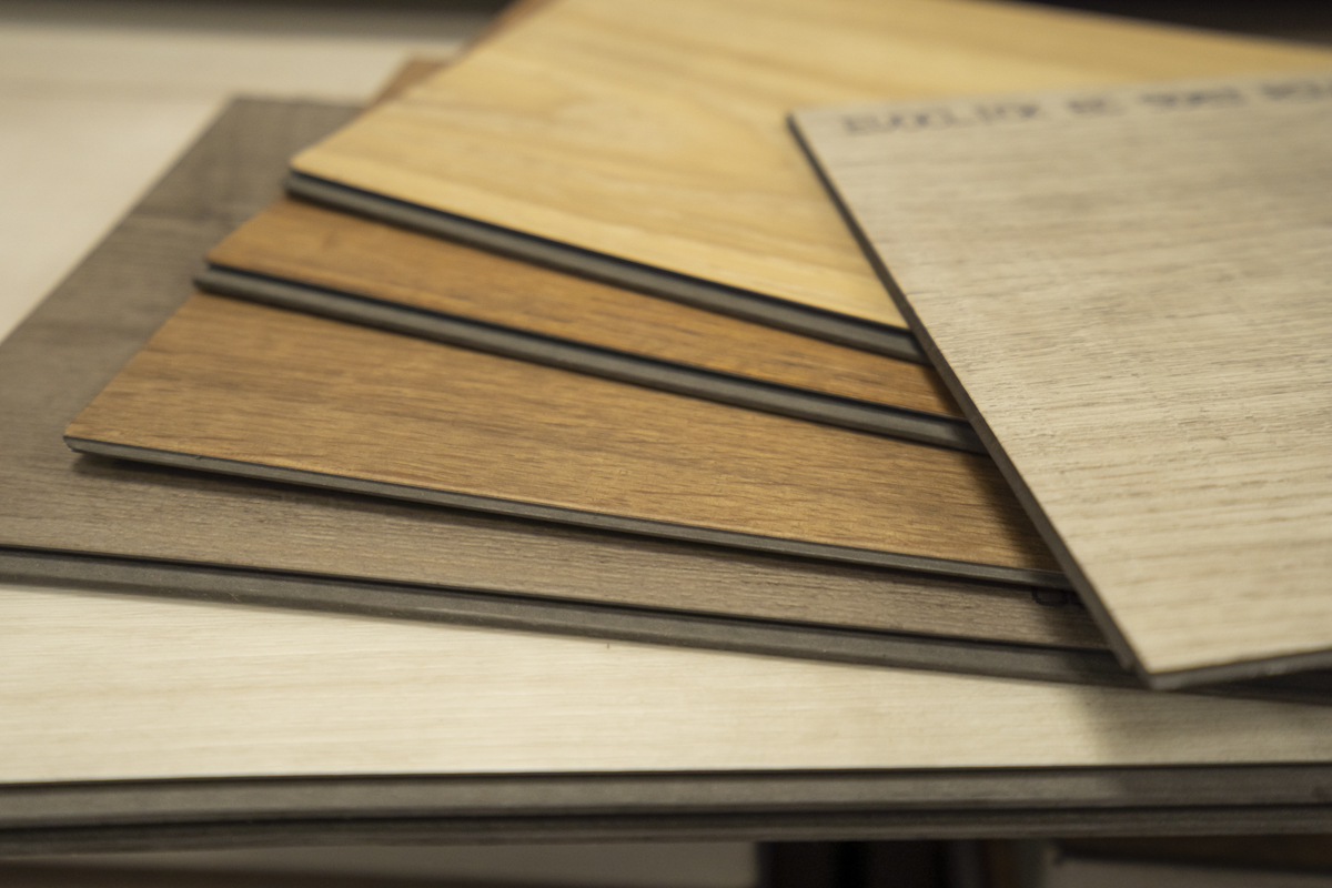 Lastre di pavimento, pavimenti laminati, pavimenti in LVT e pavimenti in legno